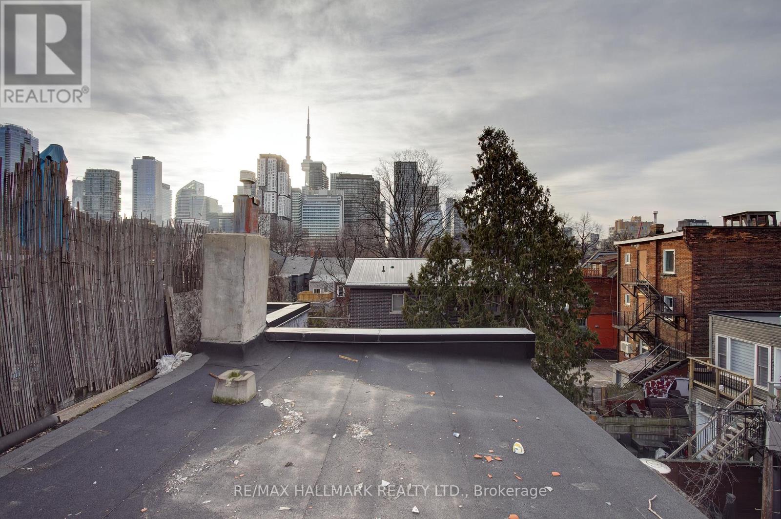 Upper - 39 Grange Avenue, Toronto, Ontario  M5T 1C6 - Photo 40 - C12682616