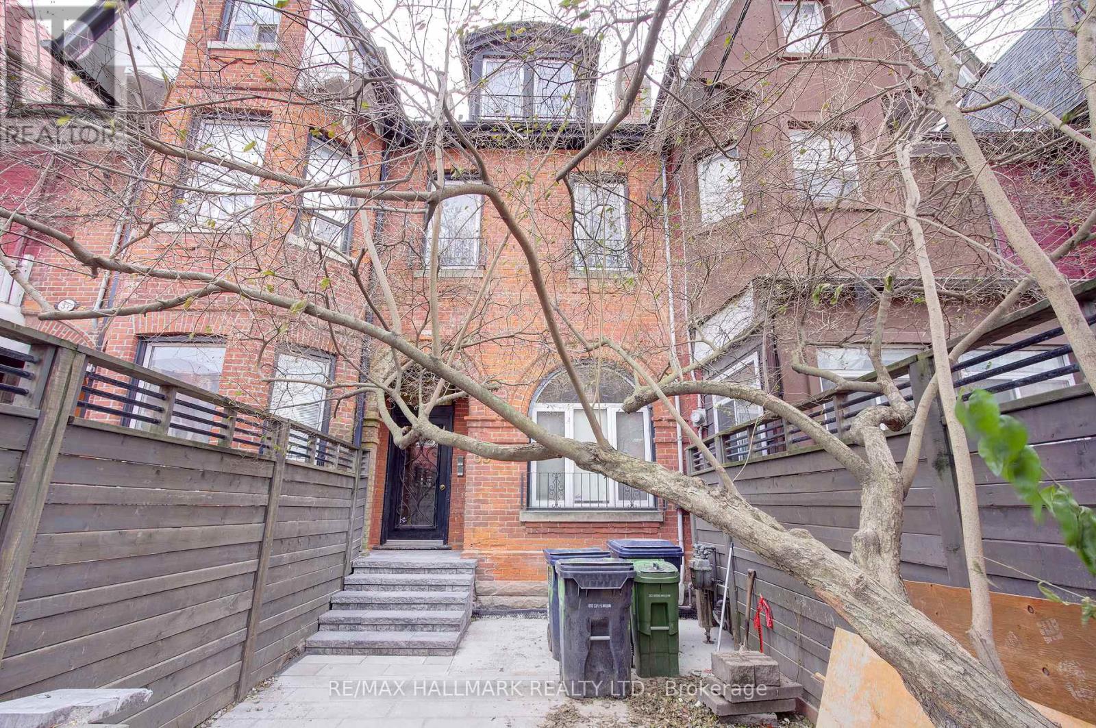 Upper - 39 Grange Avenue, Toronto, Ontario  M5T 1C6 - Photo 42 - C12682616
