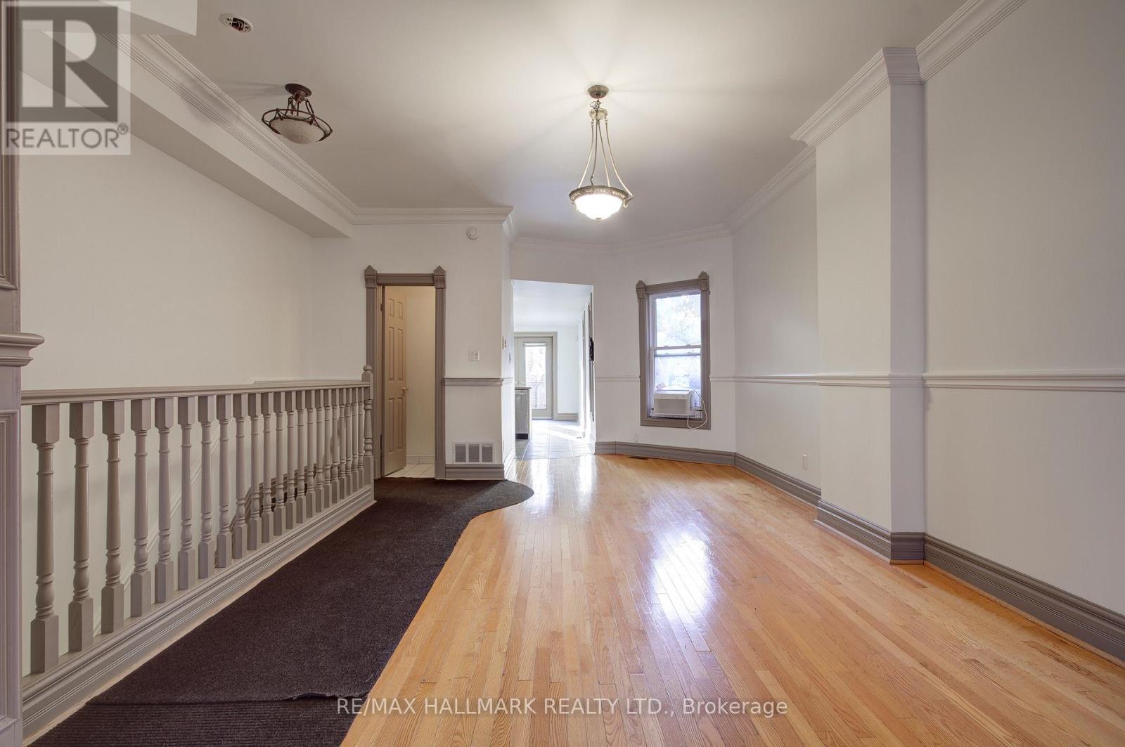 Upper - 39 Grange Avenue, Toronto, Ontario  M5T 1C6 - Photo 6 - C12682616