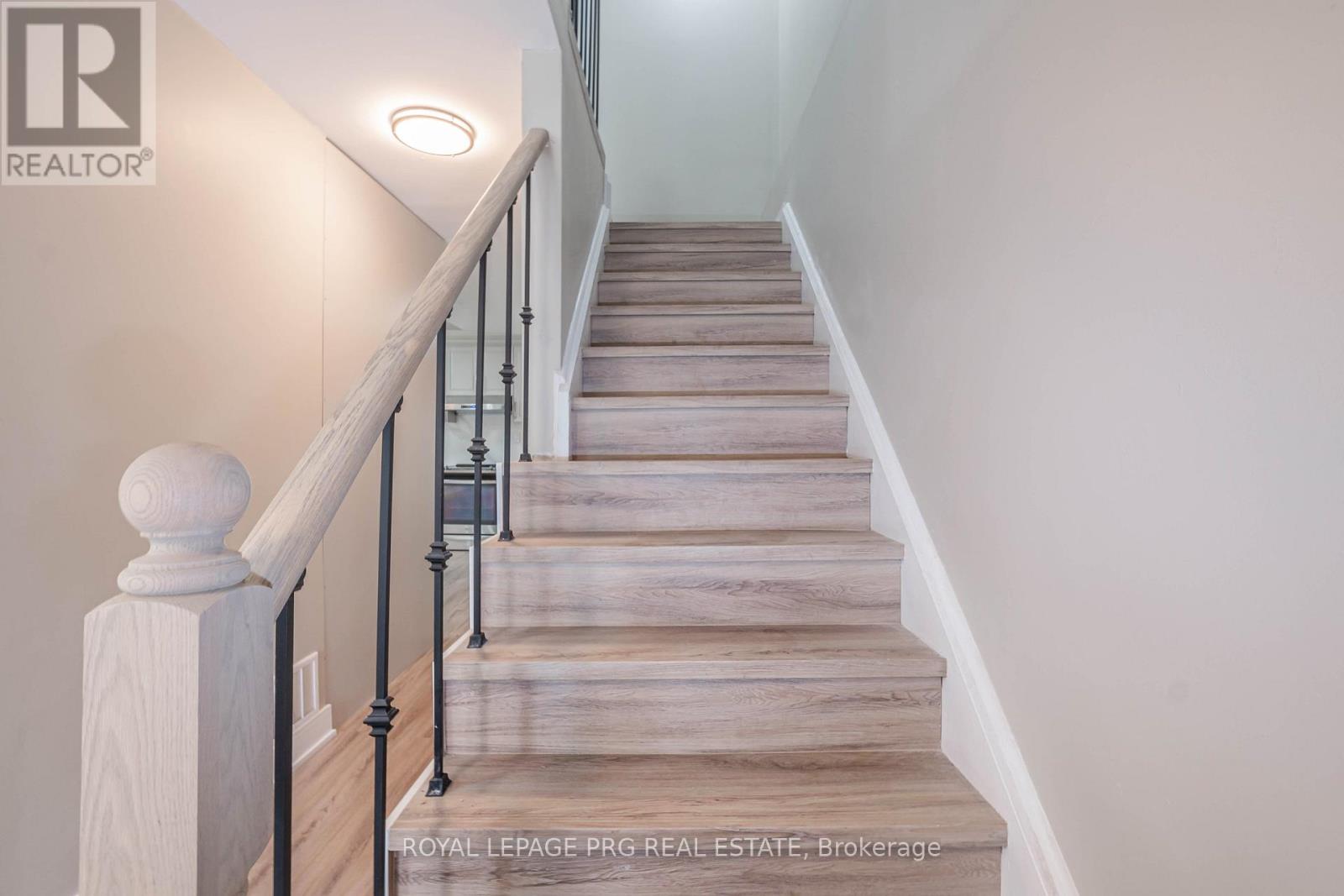 Upper Floor - 33 Glenmore Crescent, Brampton, Ontario  L6S 1H9 - Photo 16 - W12682600