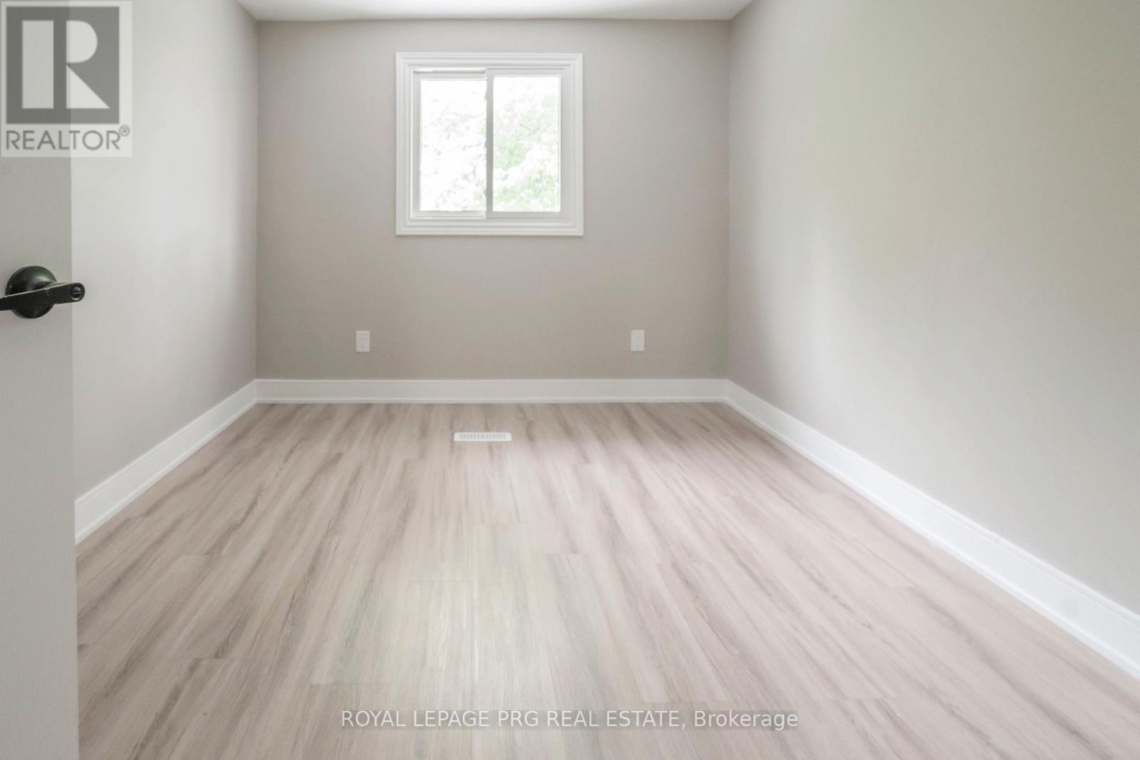 Upper Floor - 33 Glenmore Crescent, Brampton, Ontario  L6S 1H9 - Photo 25 - W12682600