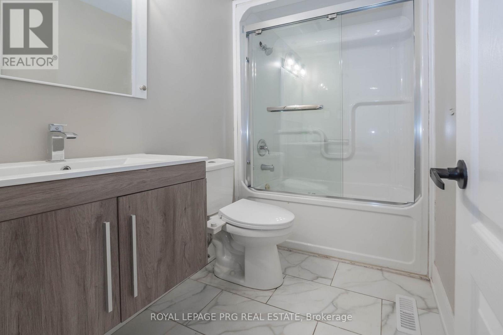 Upper Floor - 33 Glenmore Crescent, Brampton, Ontario  L6S 1H9 - Photo 26 - W12682600