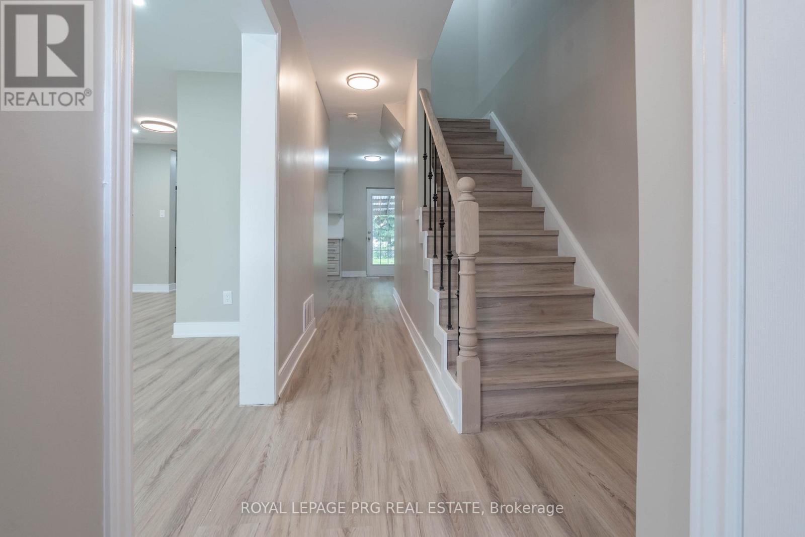 Upper Floor - 33 Glenmore Crescent, Brampton, Ontario  L6S 1H9 - Photo 4 - W12682600