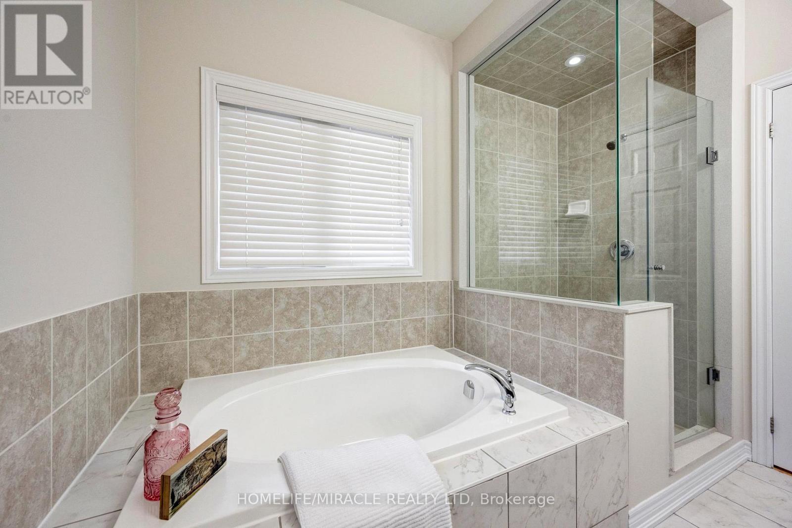 14 Vezna Crescent, Brampton, Ontario  L6X 5K6 - Photo 19 - W12682606