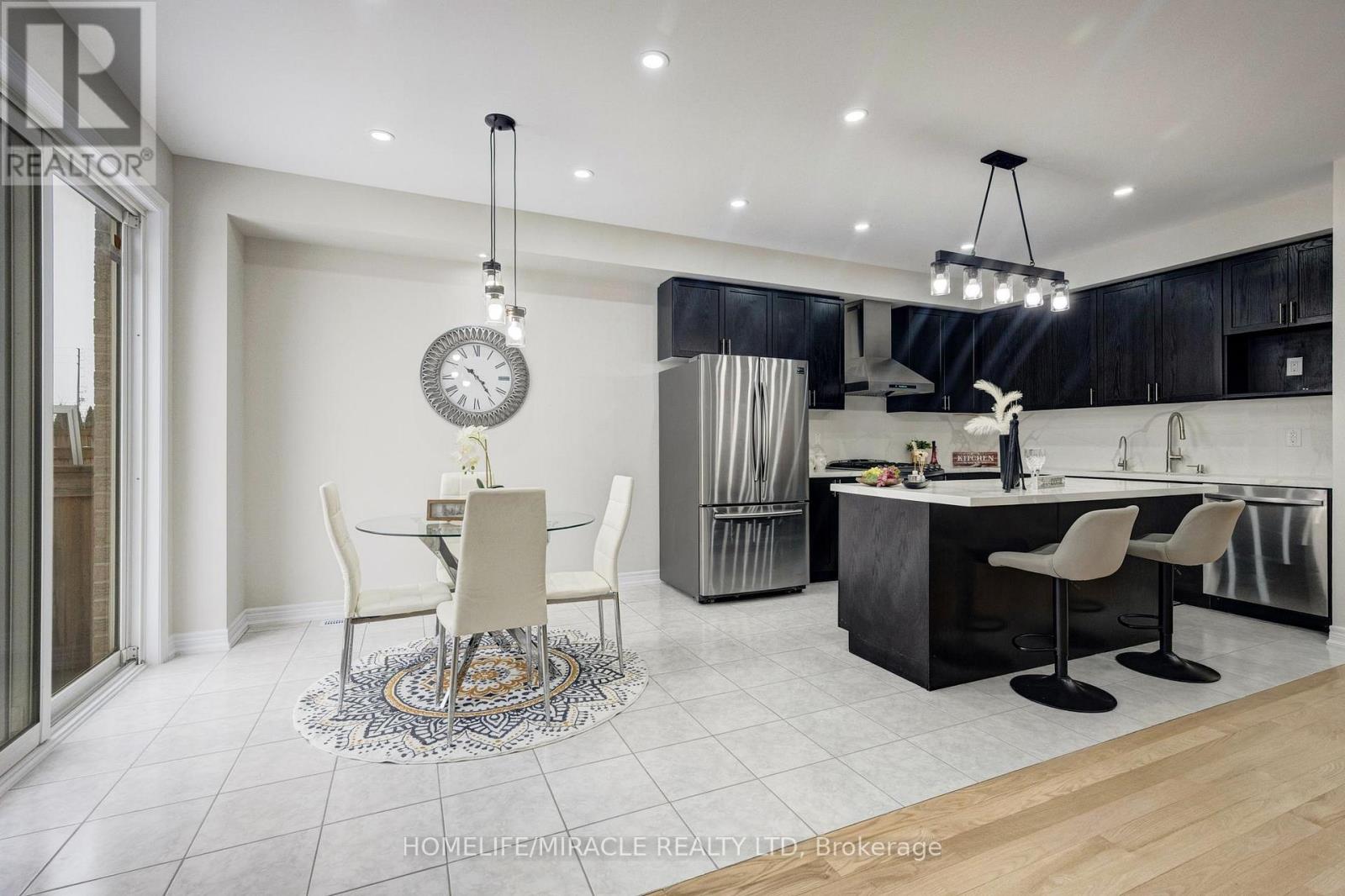 14 Vezna Crescent, Brampton, Ontario  L6X 5K6 - Photo 7 - W12682606