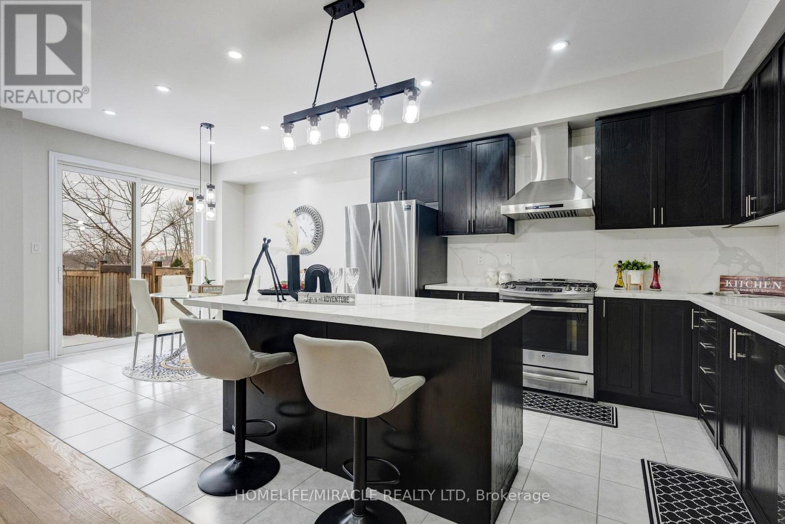 14 Vezna Crescent, Brampton, Ontario  L6X 5K6 - Photo 8 - W12682606