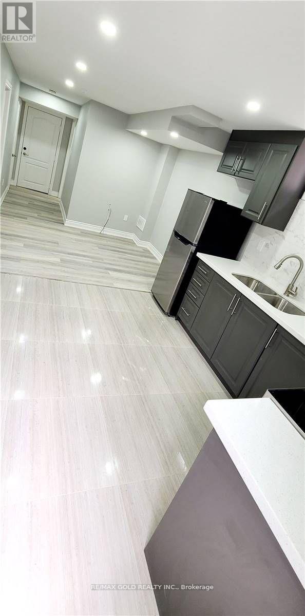 Bsmt - 29 Sunny Glen Crescent, Brampton, Ontario  L7A 2C6 - Photo 2 - W12682610