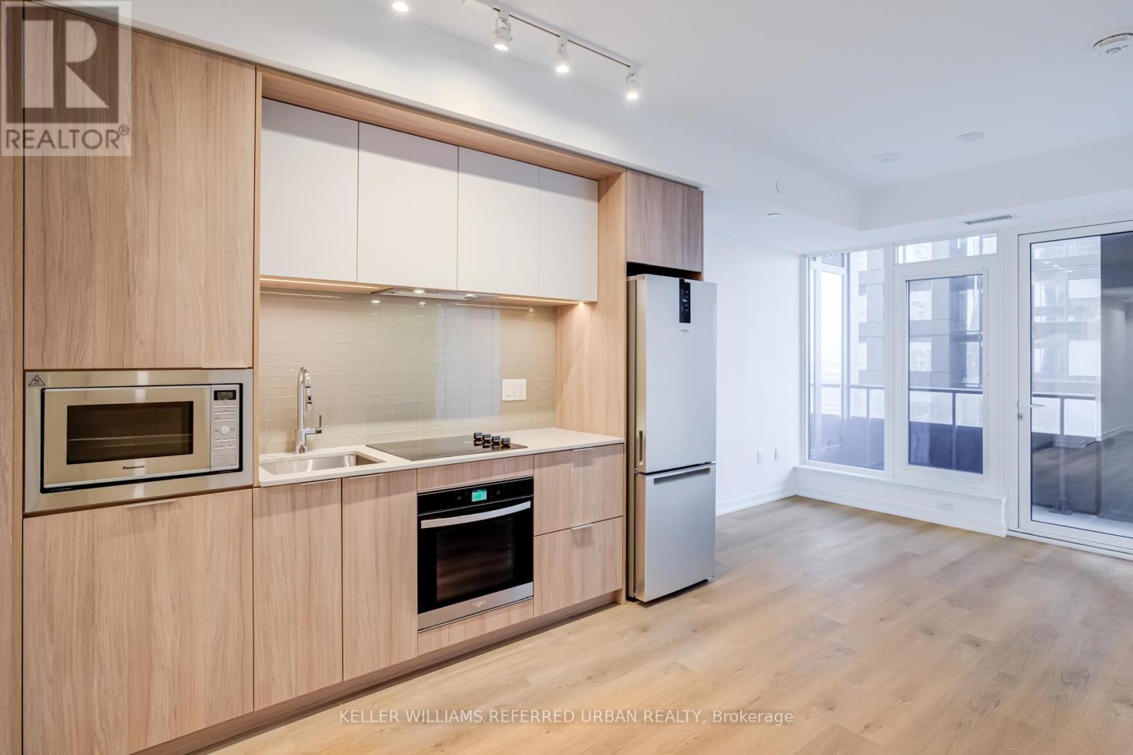 1412 - 395 Square One Drive, Mississauga, Ontario  L5B 0P6 - Photo 11 - W12682624