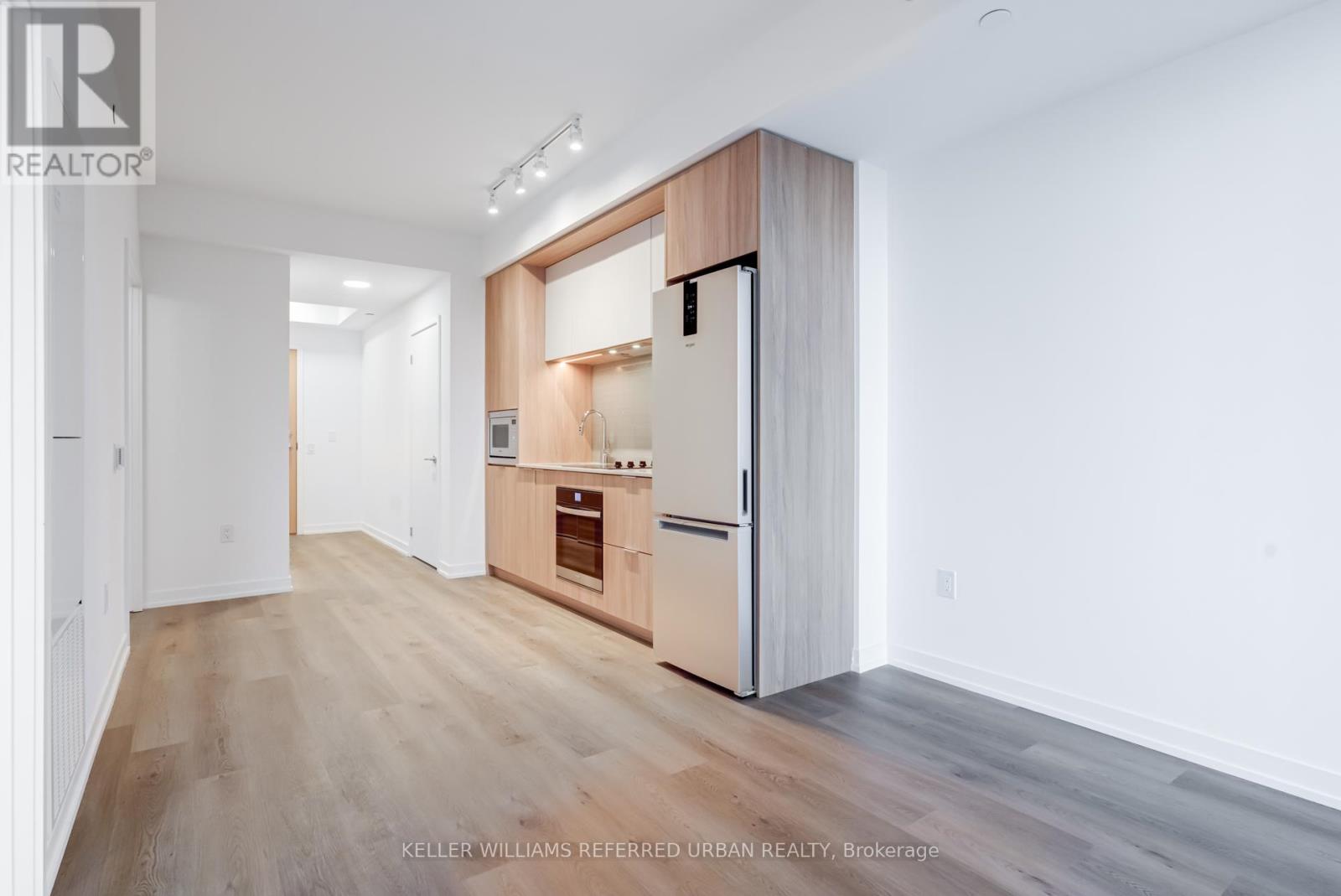 1412 - 395 Square One Drive, Mississauga, Ontario  L5B 0P6 - Photo 13 - W12682624