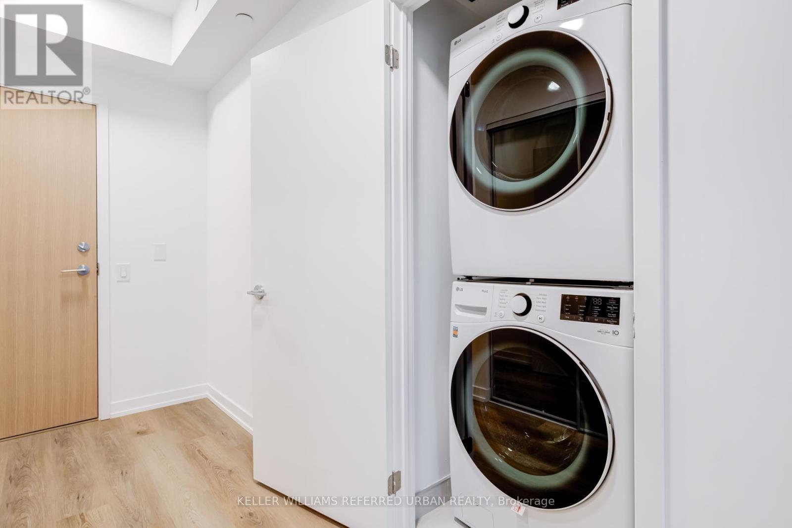 1412 - 395 Square One Drive, Mississauga, Ontario  L5B 0P6 - Photo 16 - W12682624