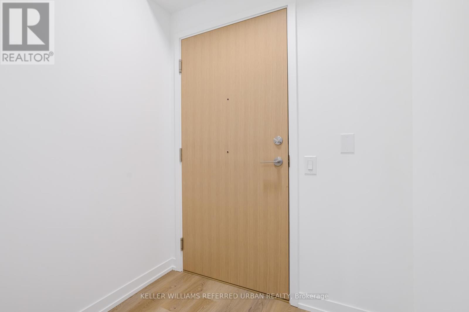 1412 - 395 Square One Drive, Mississauga, Ontario  L5B 0P6 - Photo 4 - W12682624