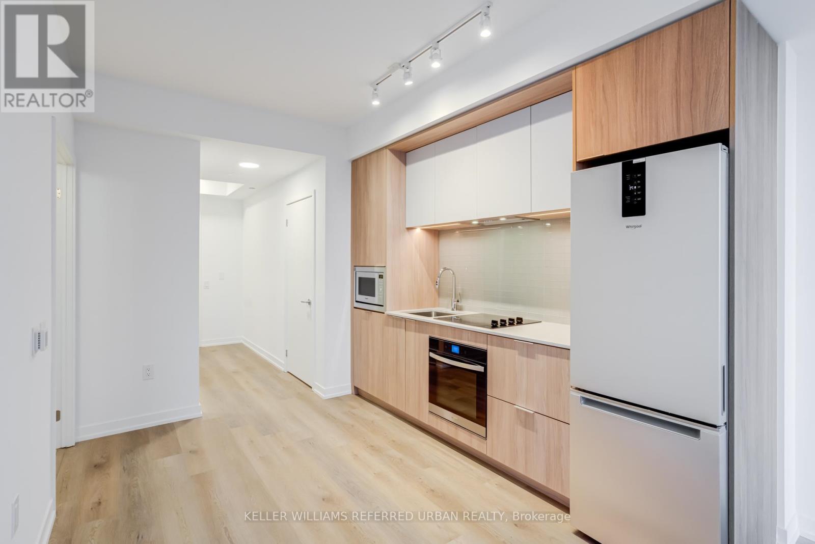 1412 - 395 Square One Drive, Mississauga, Ontario  L5B 0P6 - Photo 7 - W12682624