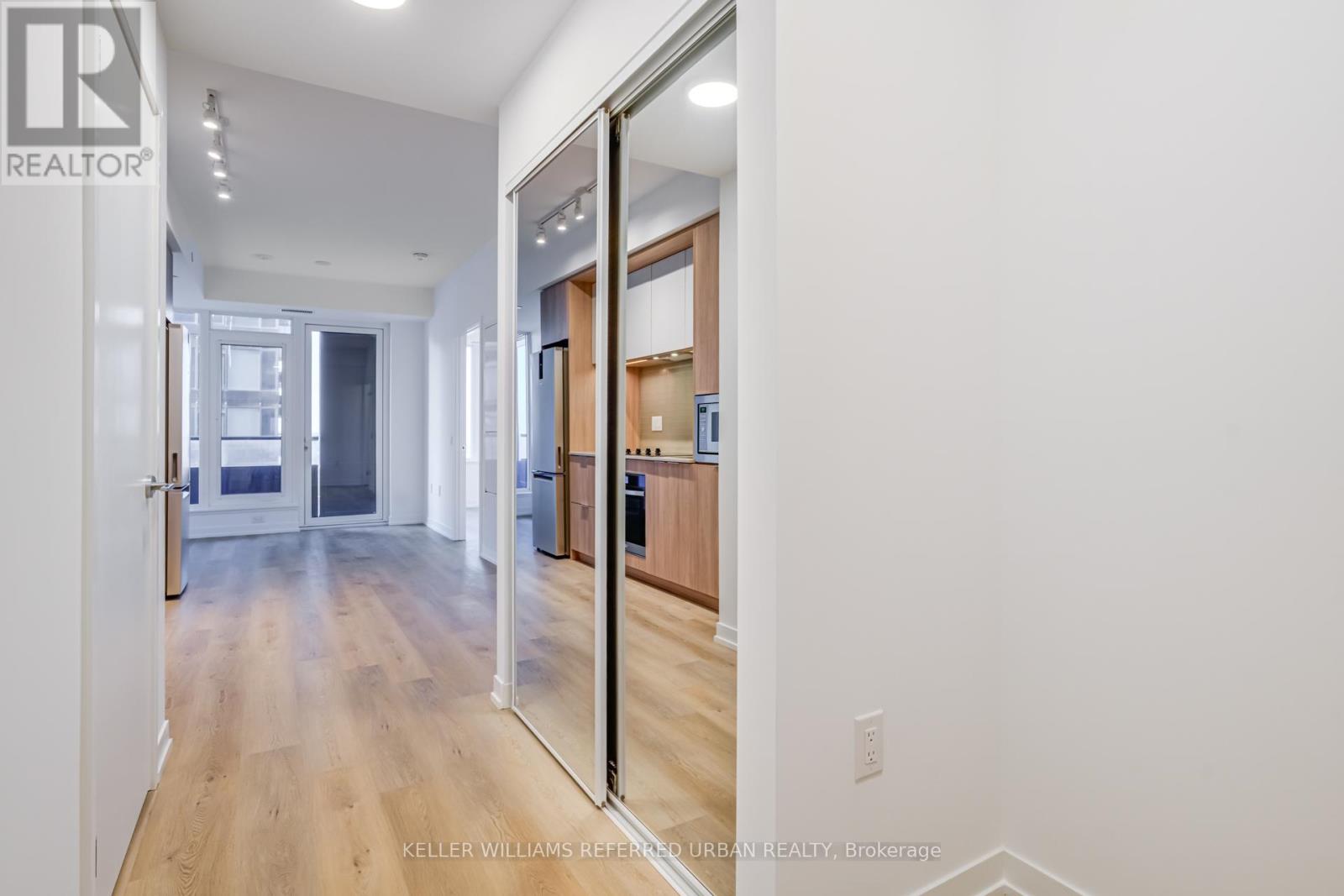 1412 - 395 Square One Drive, Mississauga, Ontario  L5B 0P6 - Photo 8 - W12682624