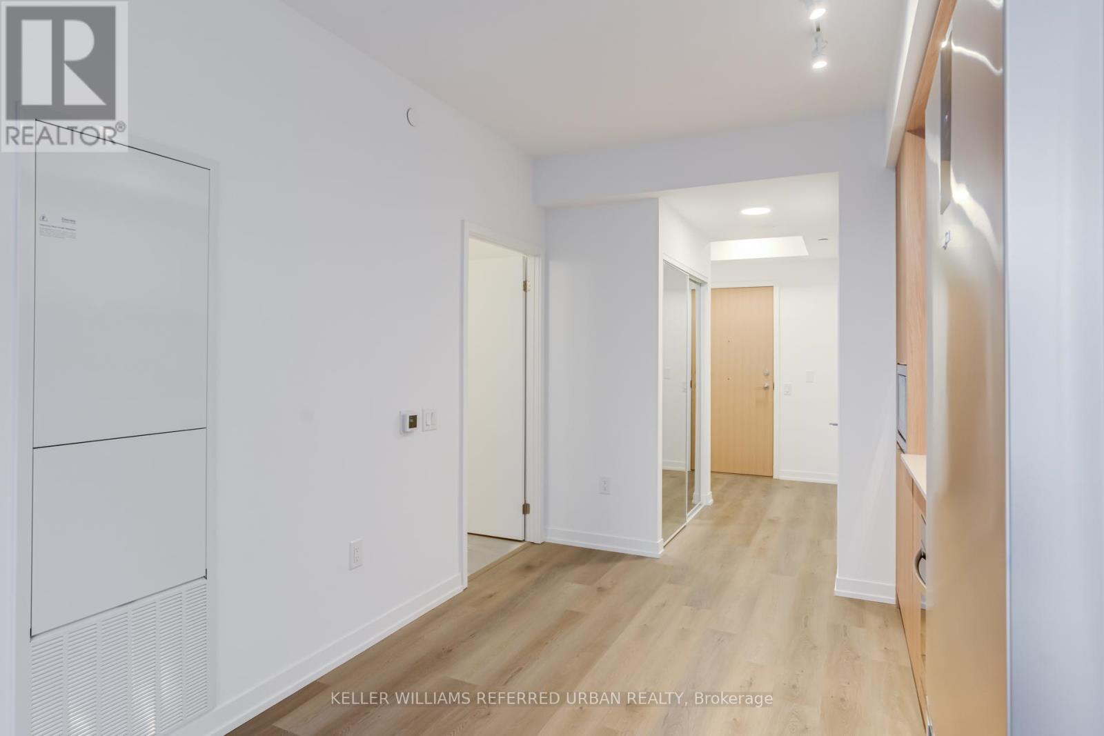 1412 - 395 Square One Drive, Mississauga, Ontario  L5B 0P6 - Photo 9 - W12682624