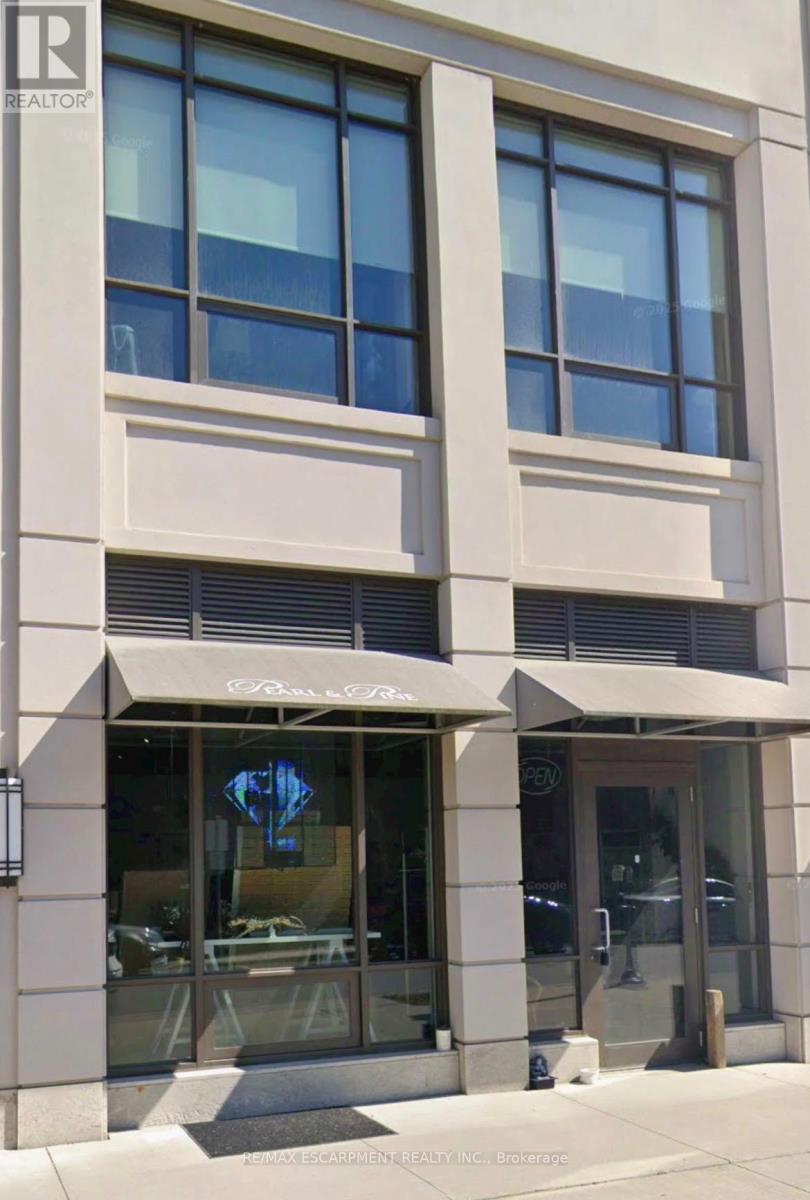 B - 390 PEARL STREET, Burlington, Ontario