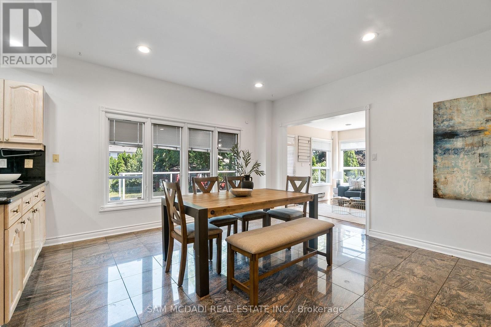 2339 Glengarry Road, Mississauga, Ontario  L5C 1Y1 - Photo 14 - W12682666