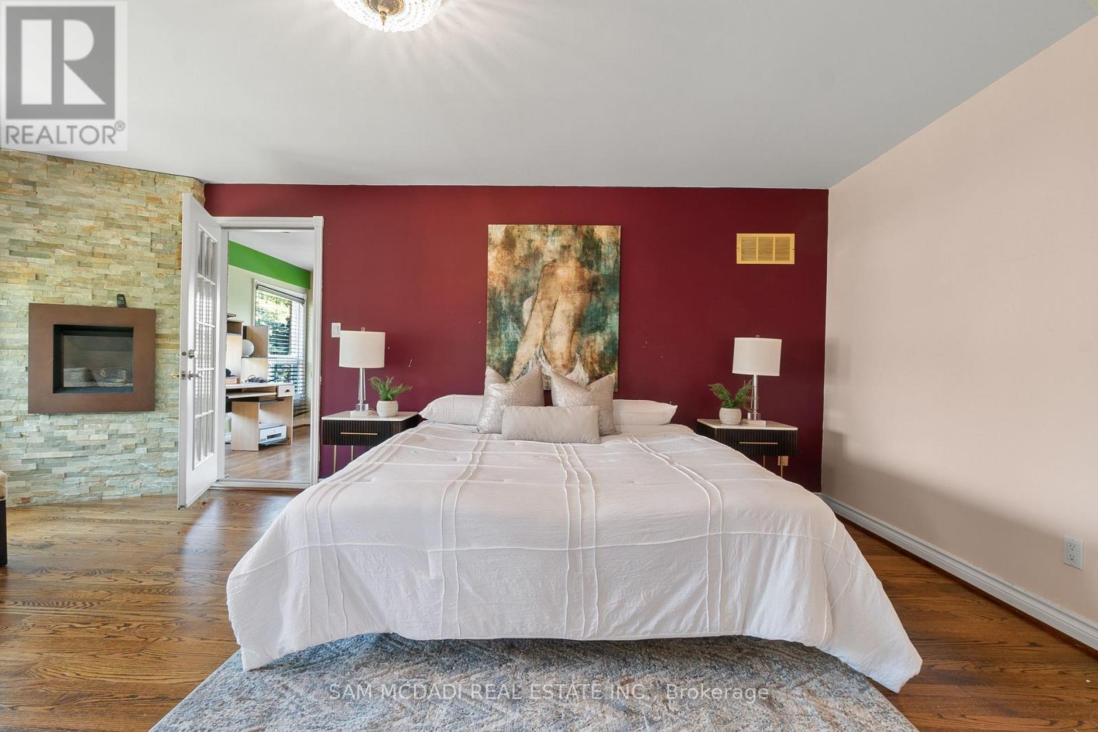 2339 Glengarry Road, Mississauga, Ontario  L5C 1Y1 - Photo 16 - W12682666