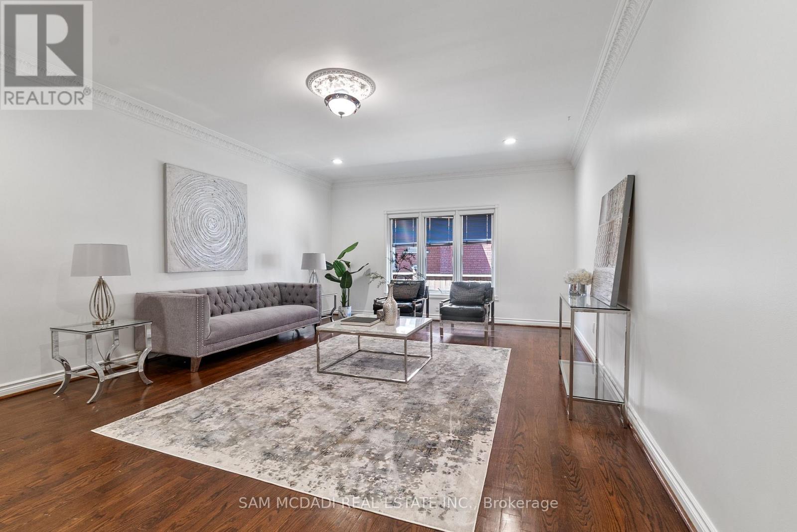 2339 Glengarry Road, Mississauga, Ontario  L5C 1Y1 - Photo 7 - W12682666