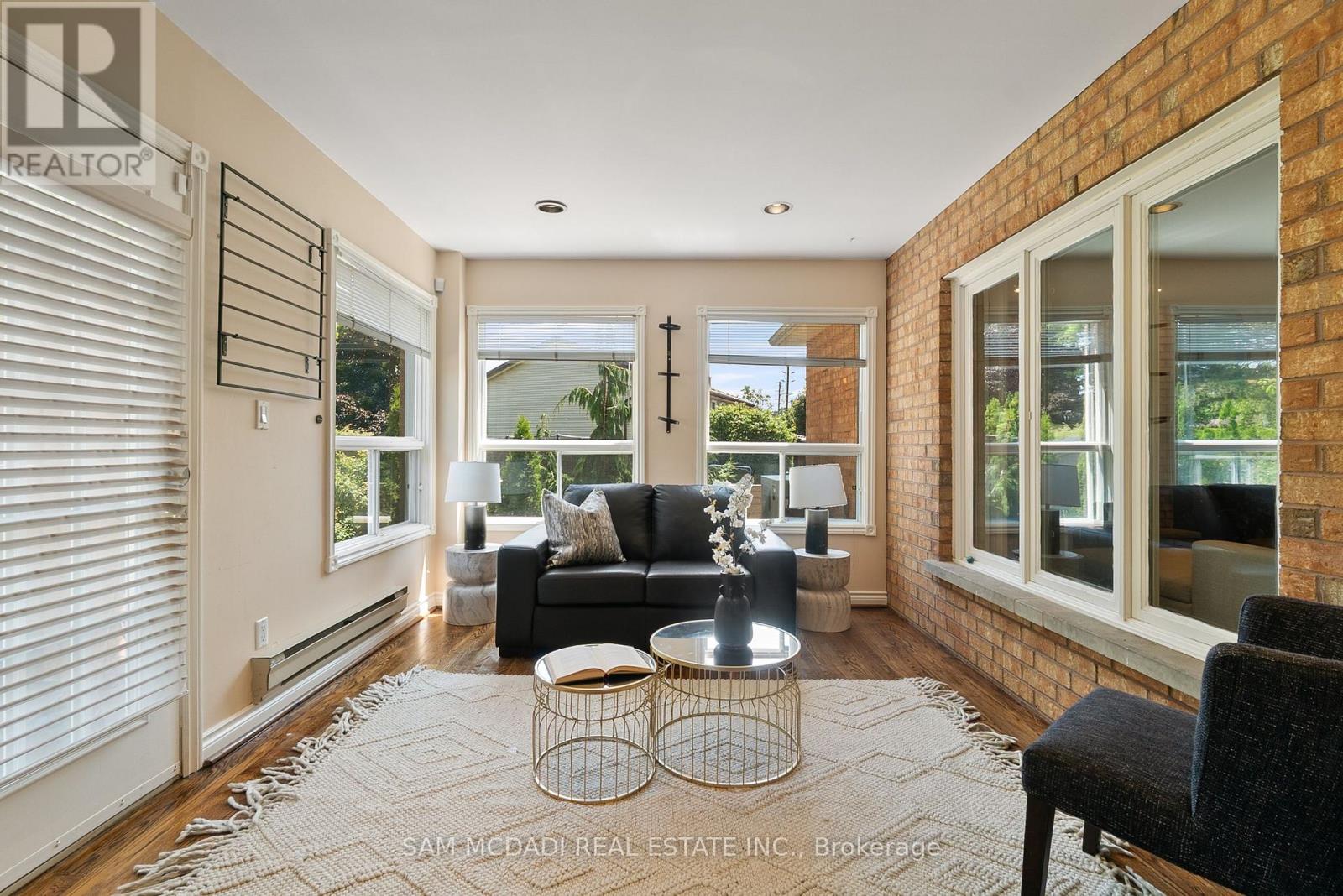 2339 Glengarry Road, Mississauga, Ontario  L5C 1Y1 - Photo 9 - W12682666