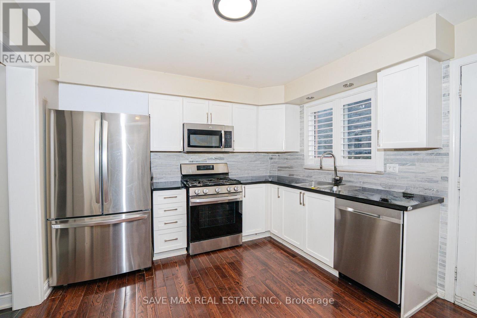 1691 Samuelson Circle, Mississauga, Ontario  L5N 7Z8 - Photo 10 - W12682680