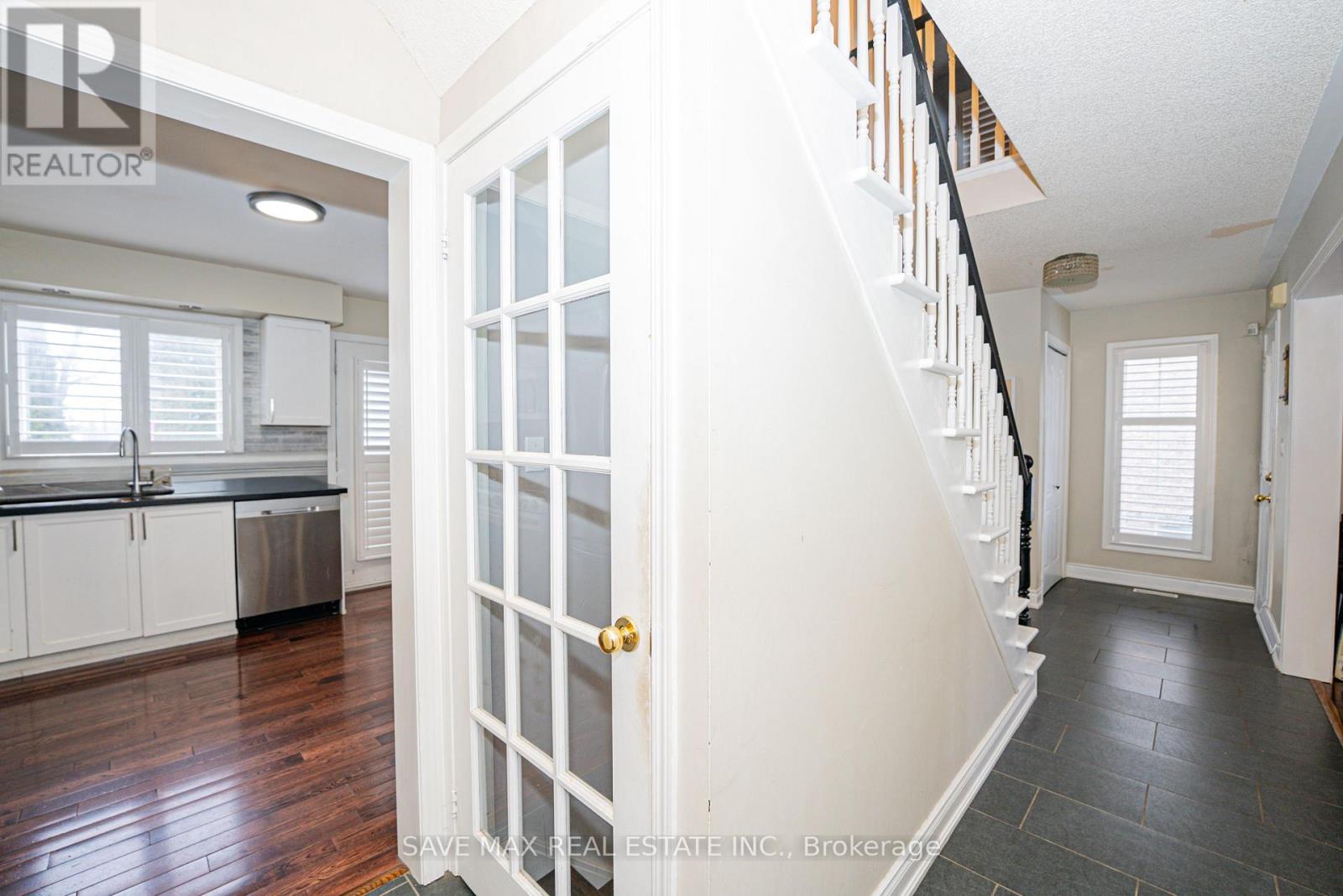 1691 Samuelson Circle, Mississauga, Ontario  L5N 7Z8 - Photo 12 - W12682680