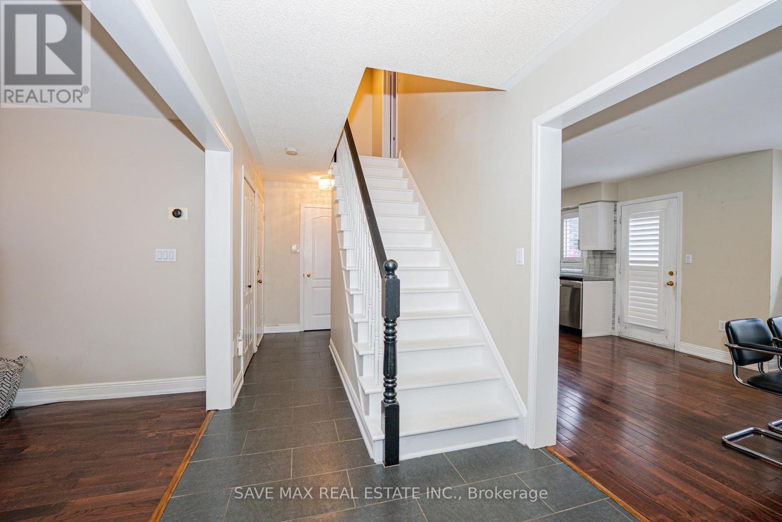 1691 Samuelson Circle, Mississauga, Ontario  L5N 7Z8 - Photo 6 - W12682680