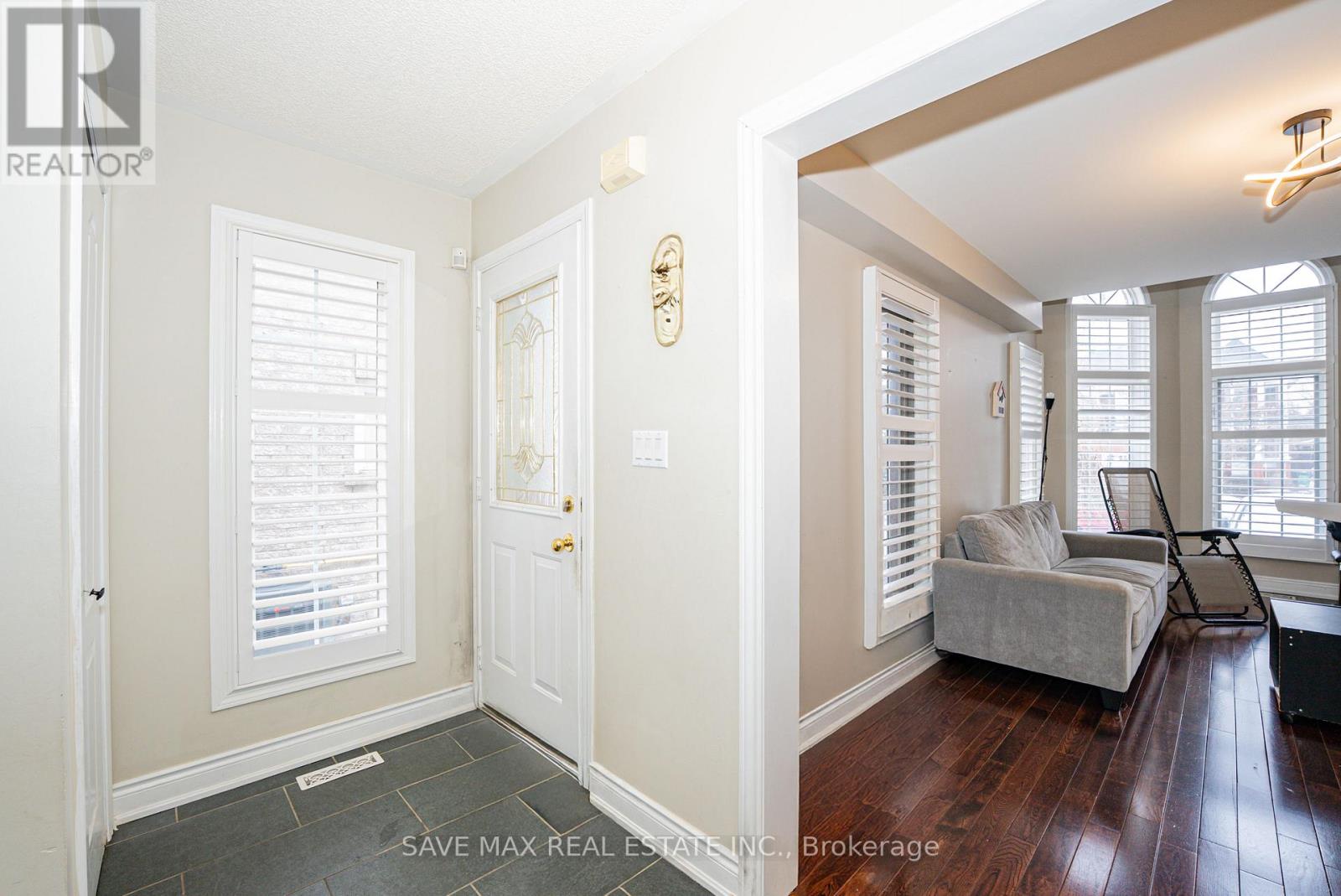 1691 Samuelson Circle, Mississauga, Ontario  L5N 7Z8 - Photo 7 - W12682680