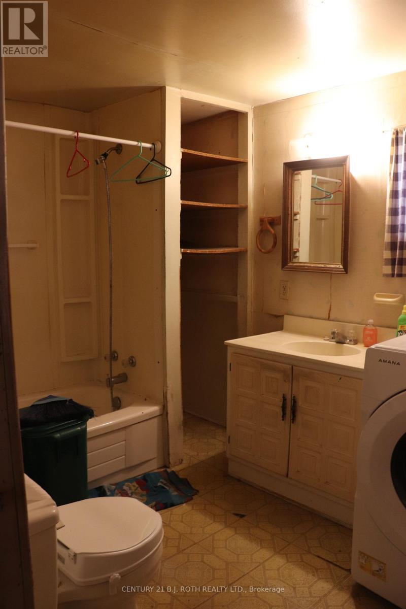 430 Farquhar Street, Gravenhurst, Ontario  P1P 1E4 - Photo 4 - X12682626