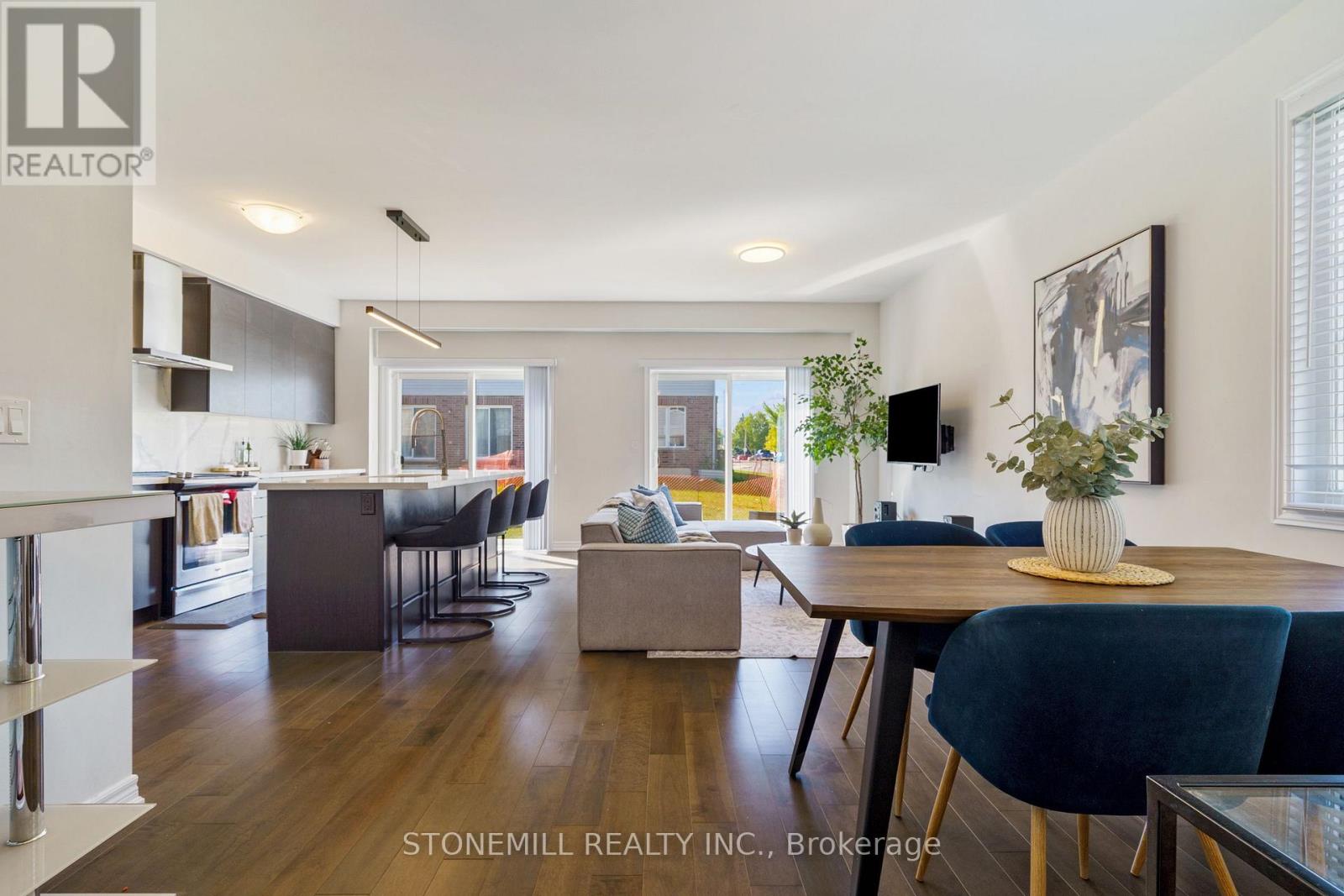 60 Bobolink Road, Hamilton, Ontario  L9A 2P5 - Photo 3 - X12682654