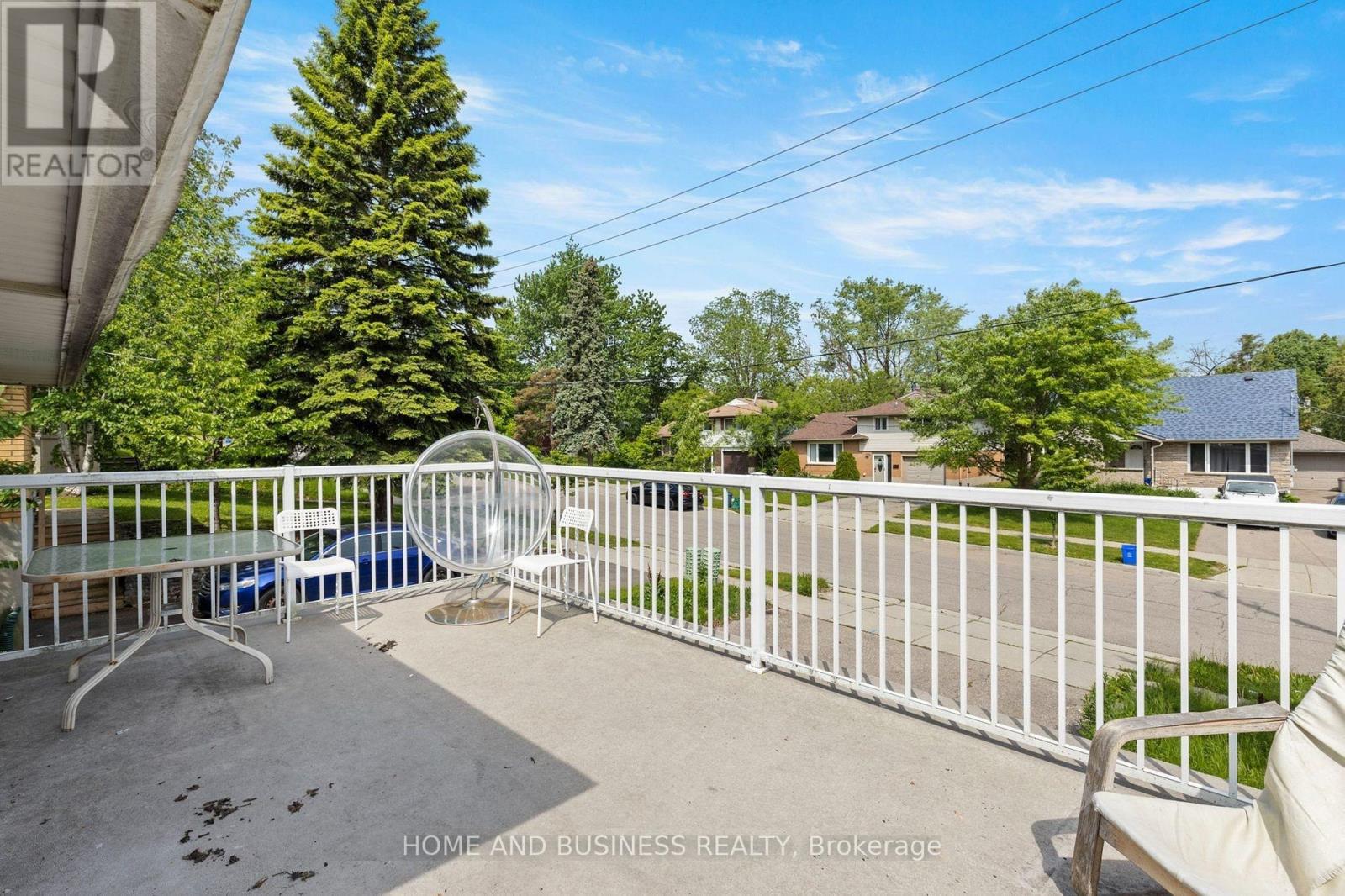 51 High Street, Waterloo, Ontario  N2L 3X7 - Photo 3 - X12682720