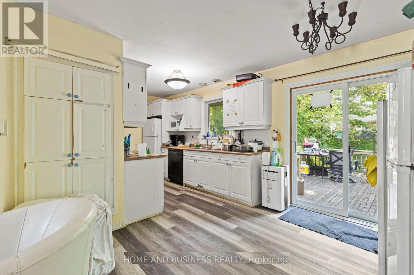 51 High Street, Waterloo, Ontario  N2L 3X7 - Photo 8 - X12682720