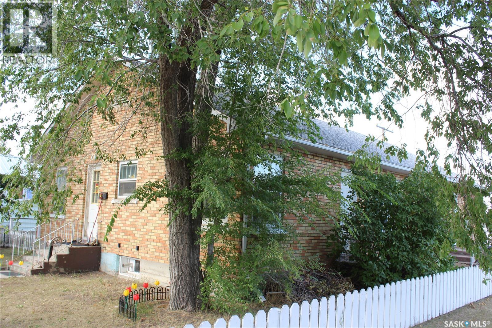 1501 3rd Street, Estevan, Saskatchewan  S4A 0S5 - Photo 3 - SK026571