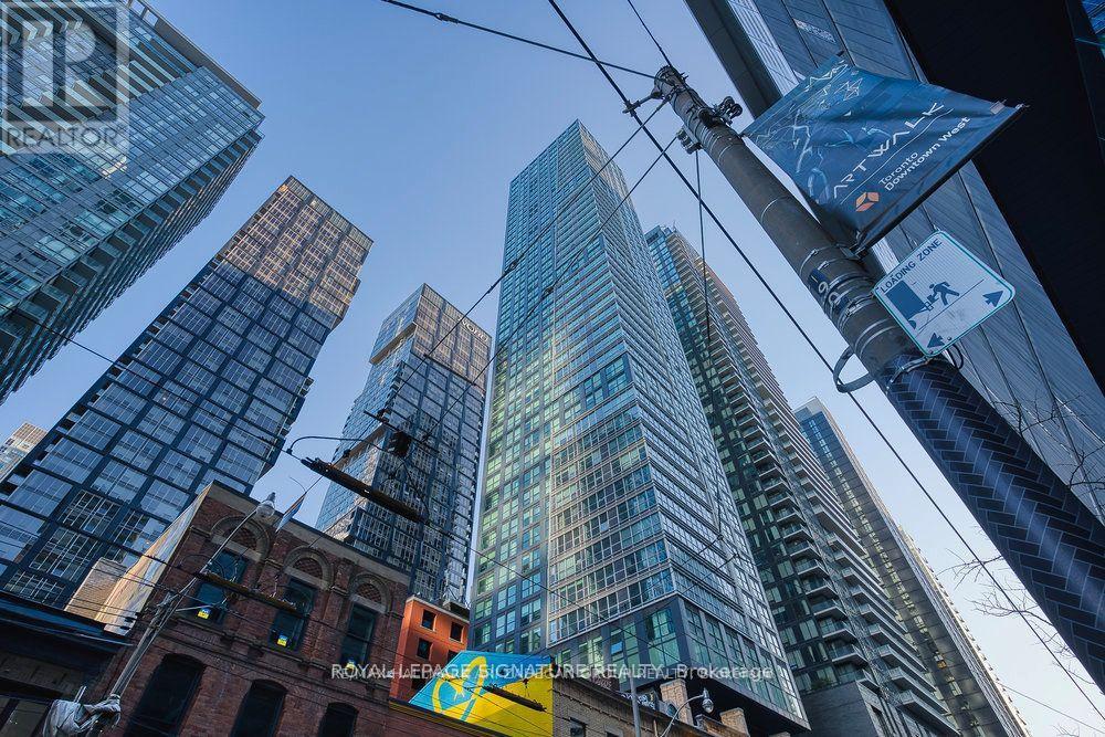 1408 - 327 King Street W, Toronto, Ontario  M5V 0W7 - Photo 1 - C12682724
