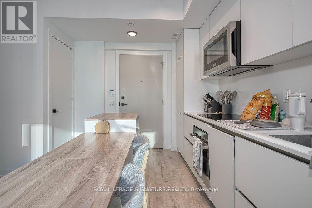 1408 - 327 King Street W, Toronto, Ontario  M5V 0W7 - Photo 7 - C12682724