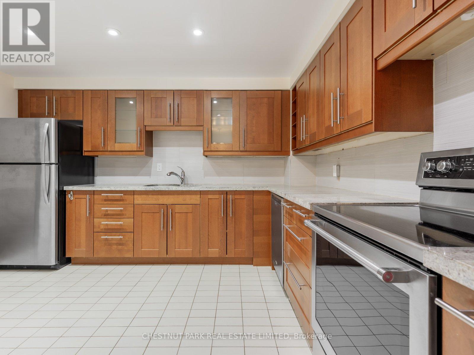 305 - 30 Glen Elm Avenue, Toronto (Rosedale-Moore Park), Ontario  M4T 1T7 - Photo 13 - C12682740