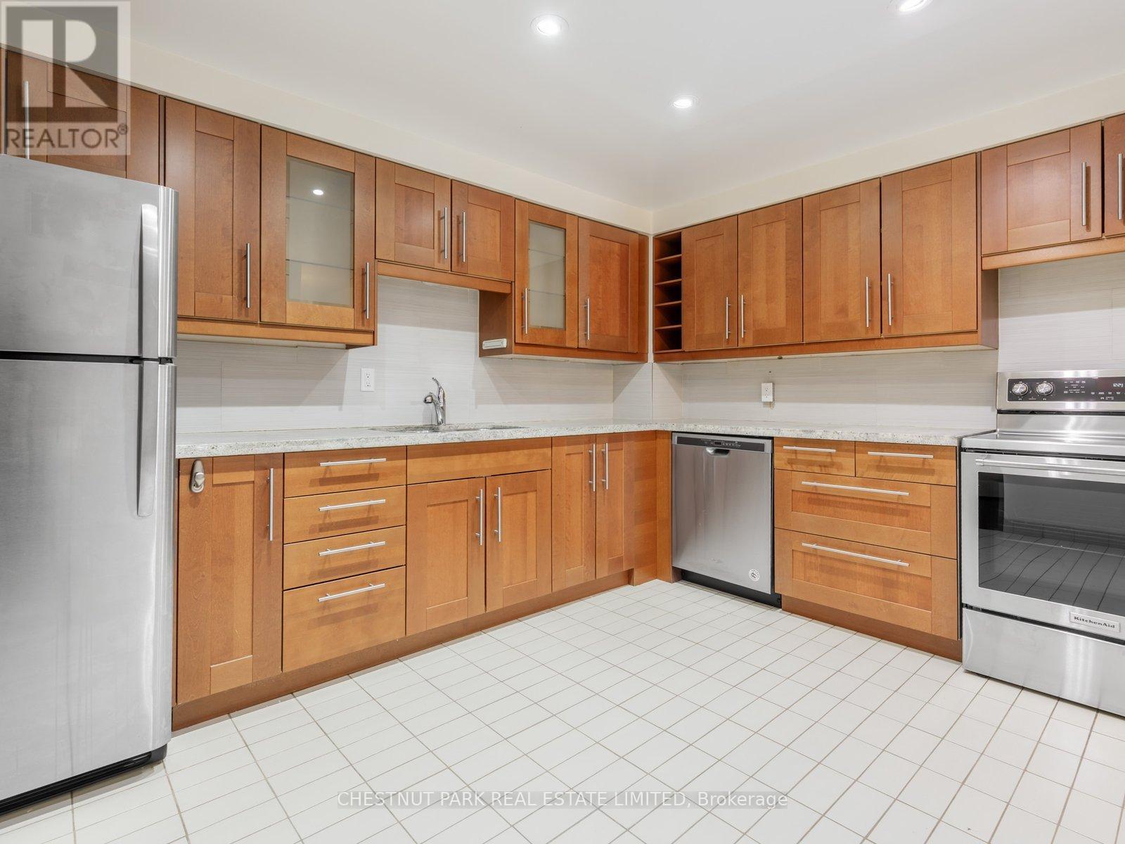 305 - 30 Glen Elm Avenue, Toronto (Rosedale-Moore Park), Ontario  M4T 1T7 - Photo 14 - C12682740