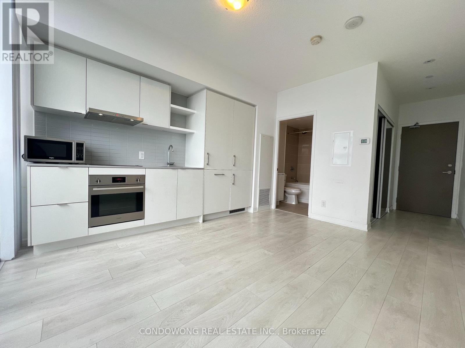 4911 - 88 Harbour Street, Toronto, Ontario  M5J 0C3 - Photo 1 - C12682754