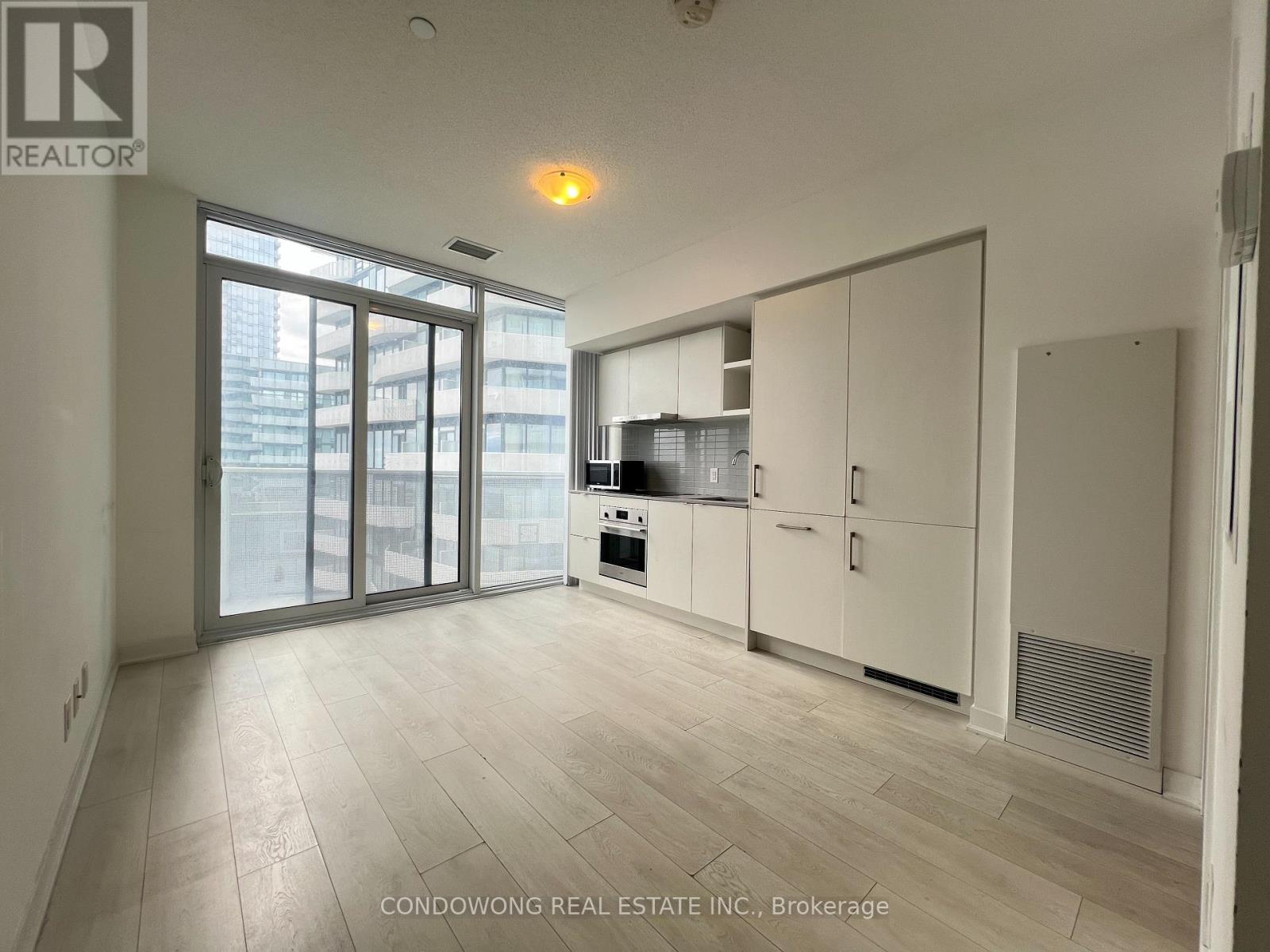 4911 - 88 Harbour Street, Toronto, Ontario  M5J 0C3 - Photo 2 - C12682754