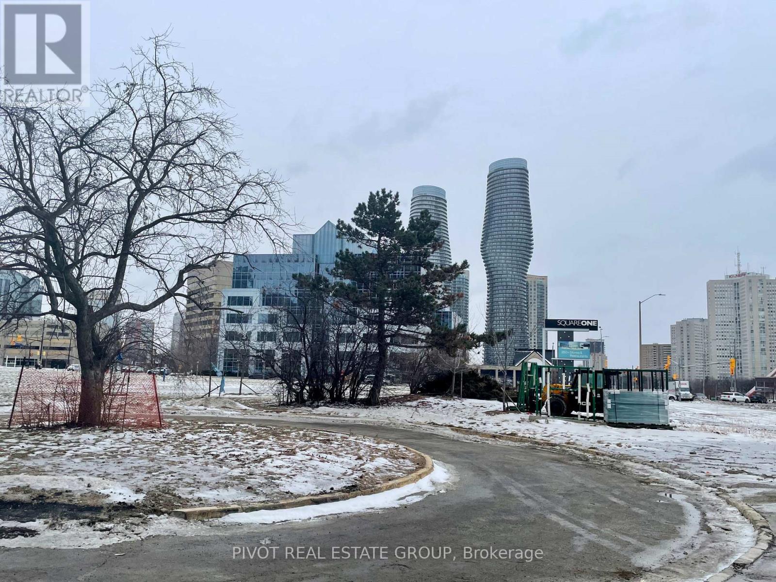 1103 - 2 Erskine Road, Mississauga, Ontario  L5B 0S1 - Photo 2 - W12682728