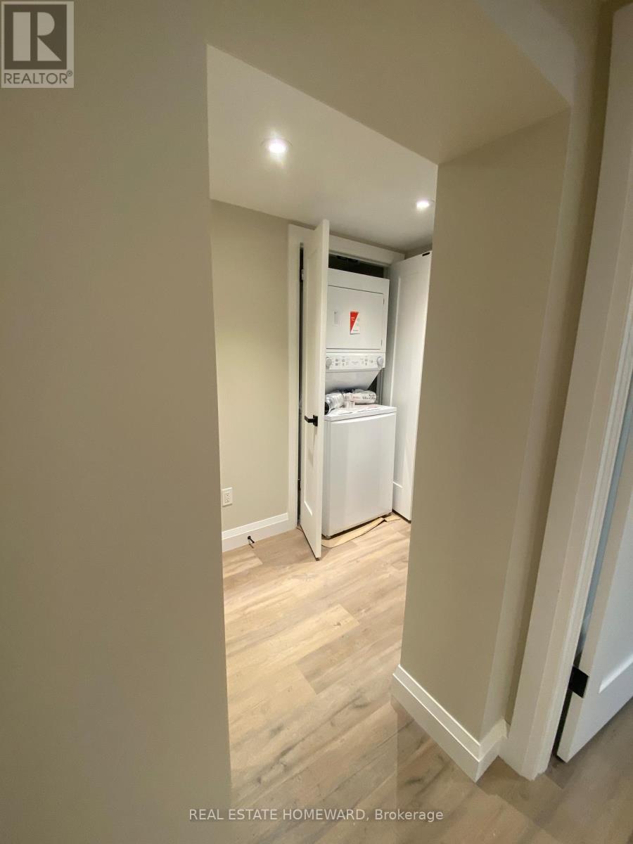 Lower - 624 Indian Road, Toronto, Ontario  M6P 2C6 - Photo 13 - W12682734