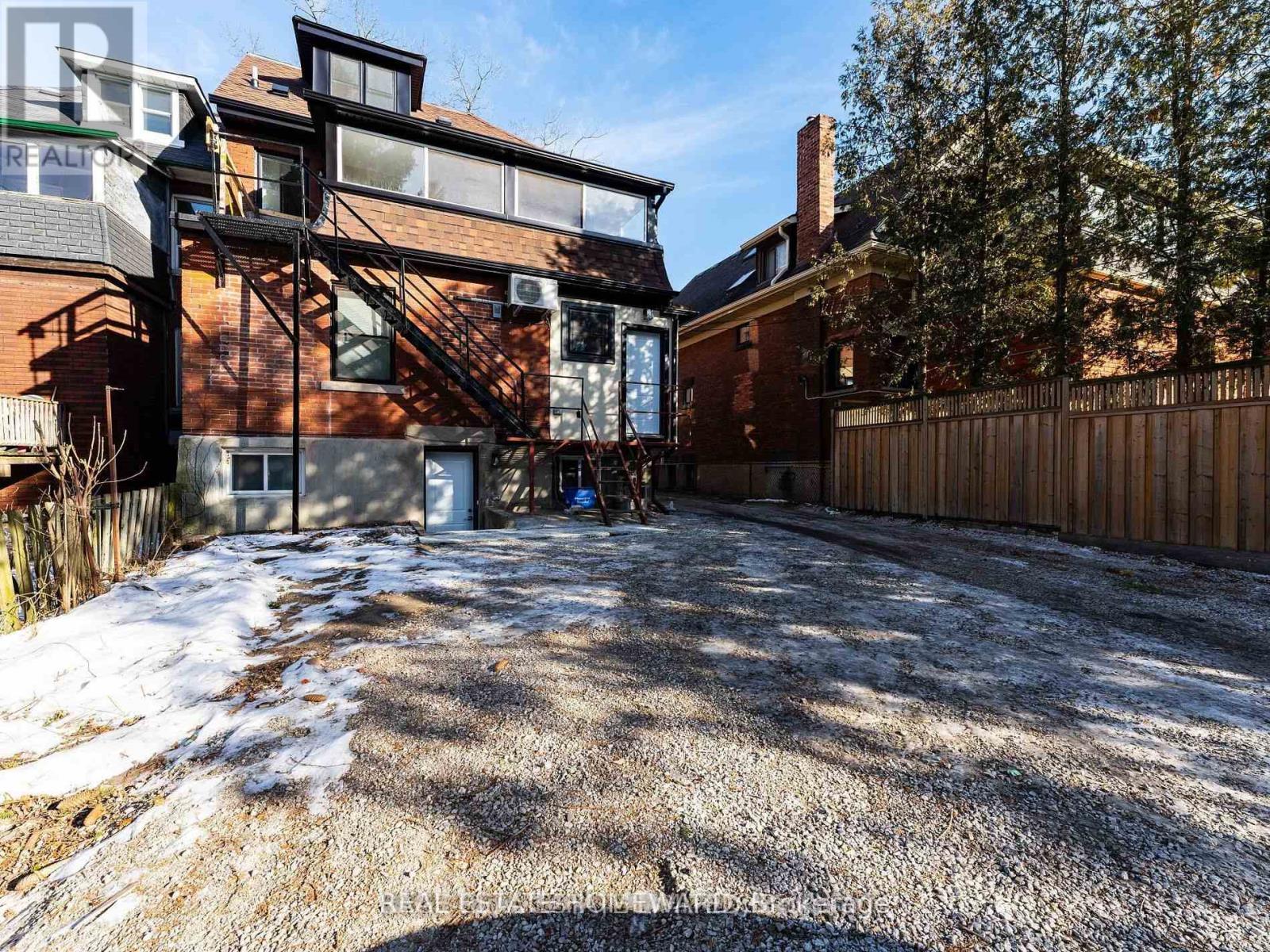 Lower - 624 Indian Road, Toronto, Ontario  M6P 2C6 - Photo 14 - W12682734
