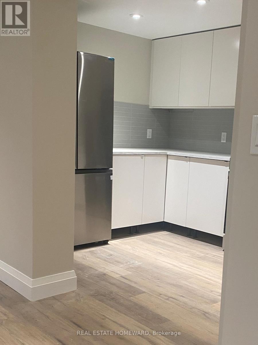 Lower - 624 Indian Road, Toronto, Ontario  M6P 2C6 - Photo 5 - W12682734