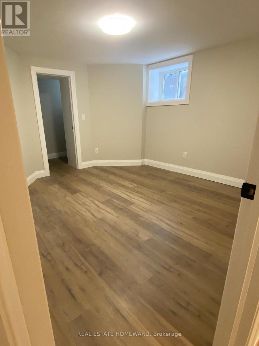 Lower - 624 Indian Road, Toronto, Ontario  M6P 2C6 - Photo 9 - W12682734