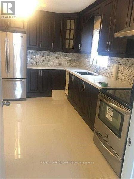 Upper - 30 Dittmer Crescent, Toronto (West Humber-Clairville), Ontario  M9W 4P8 - Photo 3 - W12682746