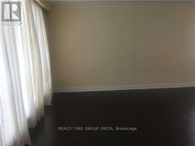 Upper - 30 Dittmer Crescent, Toronto (West Humber-Clairville), Ontario  M9W 4P8 - Photo 4 - W12682746