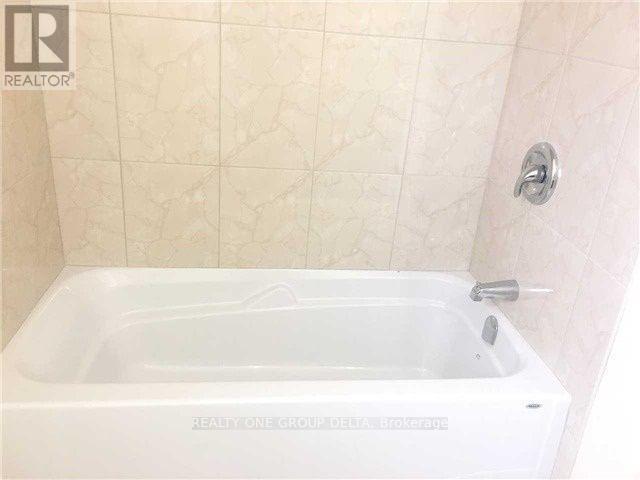 Upper - 30 Dittmer Crescent, Toronto (West Humber-Clairville), Ontario  M9W 4P8 - Photo 8 - W12682746