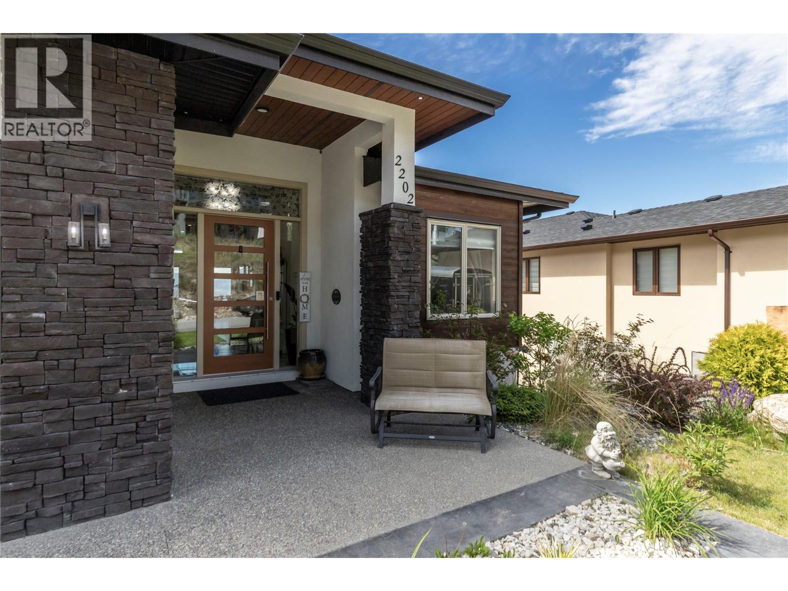 2202 Tramonto Court, Kelowna, British Columbia  V1P 1V1 - Photo 2 - 10372405
