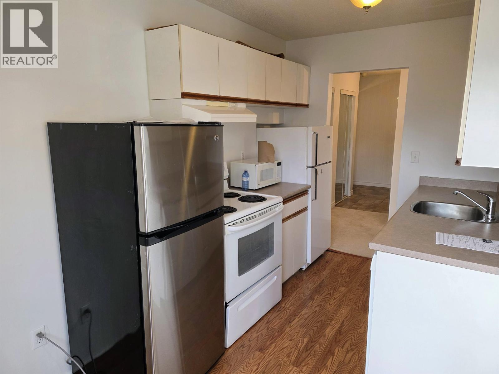 208 214 E 15th Street, North Vancouver, British Columbia  V7L 2R3 - Photo 2 - R3071193