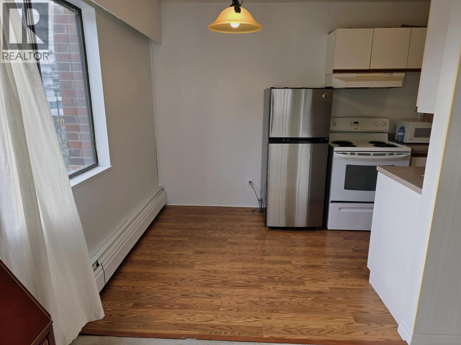 208 214 E 15th Street, North Vancouver, British Columbia  V7L 2R3 - Photo 3 - R3071193