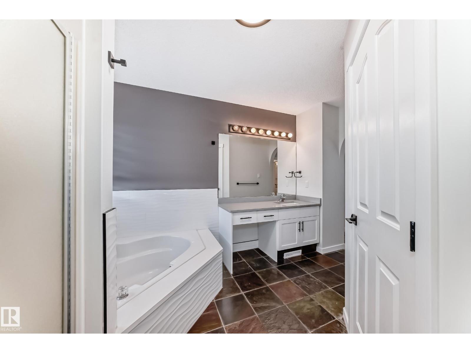 8 Creekside Wy, Spruce Grove, Alberta  T7X 3Y7 - Photo 37 - E4469635